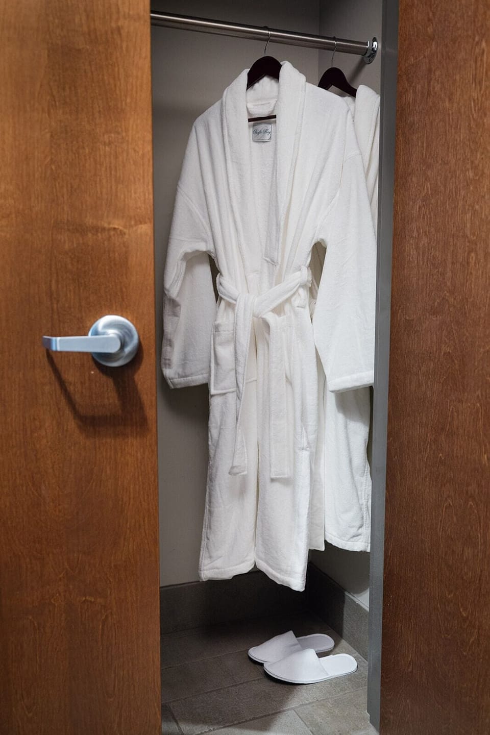 Premium bedding, pillowtop beds, desk, iron/ironing board