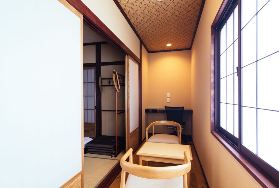Superior Room, Non Smoking, Shared Bathroom | In-room dining