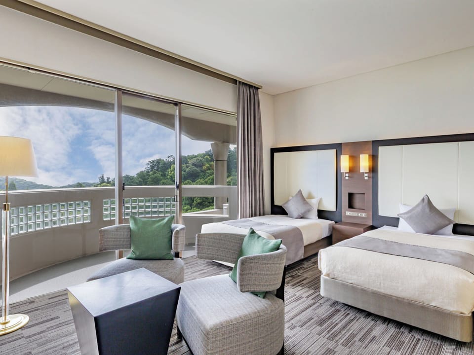 Ocean View Deluxe Japanese-Western-Style Room(Non-smoking) | Desk, bed sheets