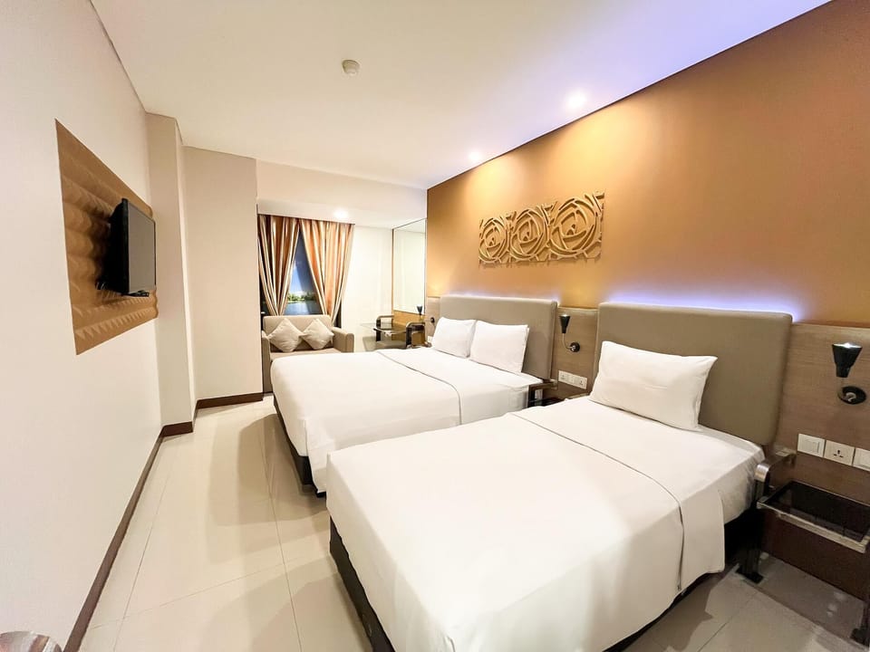 Deluxe Triple Room | In-room safe, blackout drapes, free WiFi, bed sheets