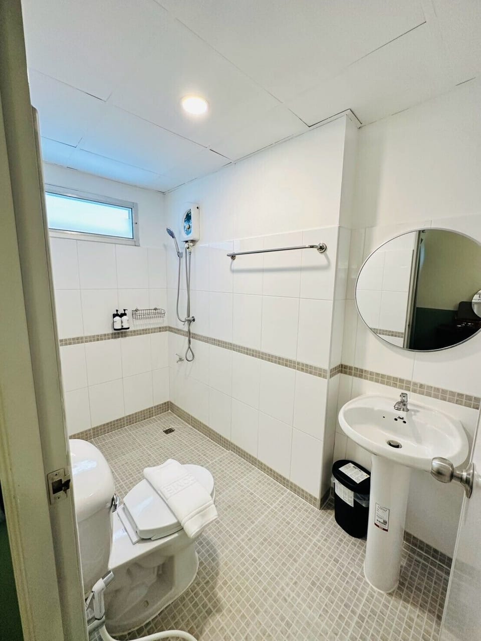 Deluxe Double Room | Bathroom | Shower, free toiletries, hair dryer, bathrobes