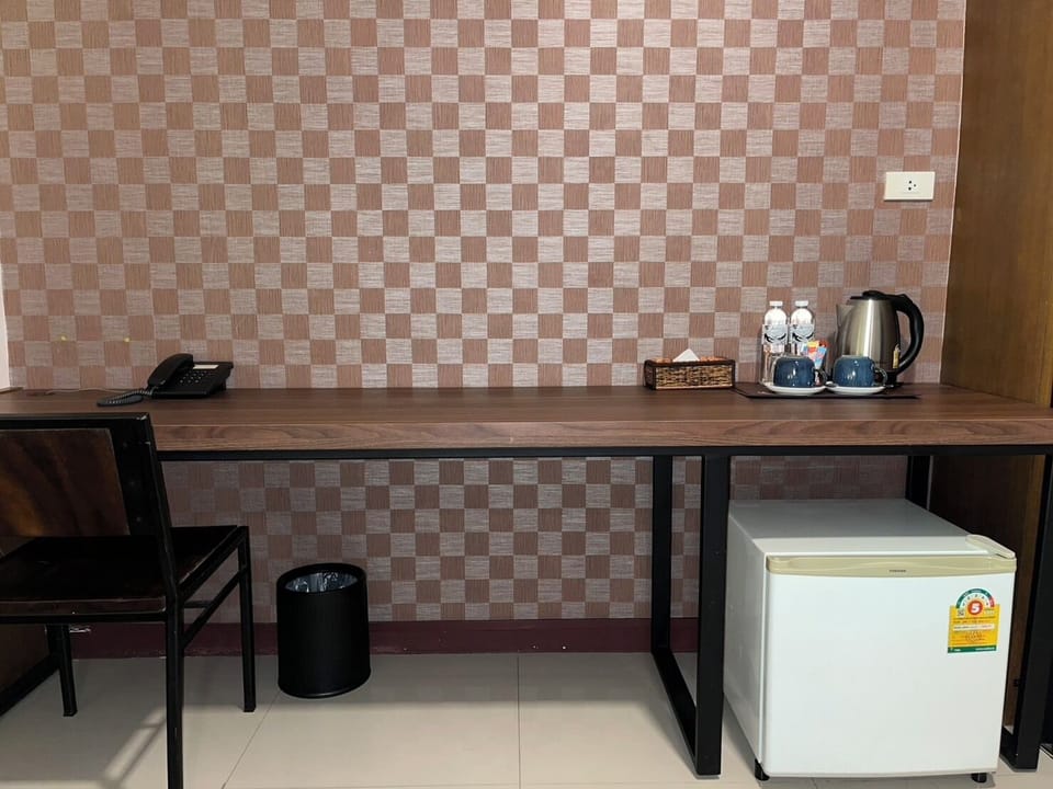 Superior Double or Twin Room | Living area | 32-inch flat-screen TV with cable channels, TV