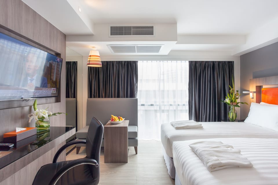 Deluxe Room | Minibar, in-room safe, desk, soundproofing