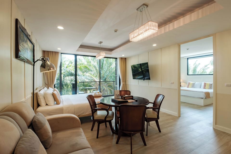 Family two bedrooms | Egyptian cotton sheets, premium bedding, memory foam beds, in-room safe