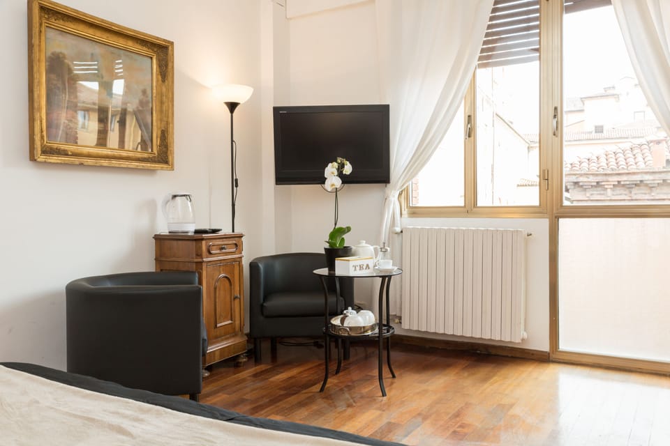 Comfort Double Room, 1 Queen Bed, Ensuite | Living area