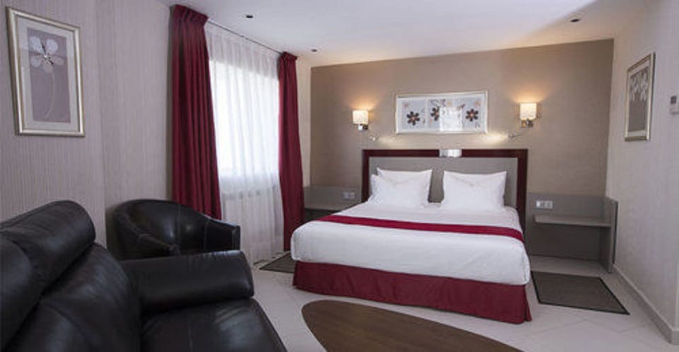Junior Suite | Memory foam beds, in-room safe, desk, blackout drapes
