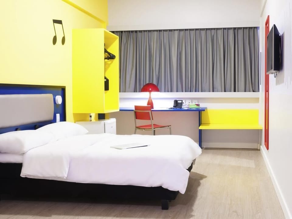 Apartment, 1 Double Bed | Minibar, in-room safe, desk, soundproofing