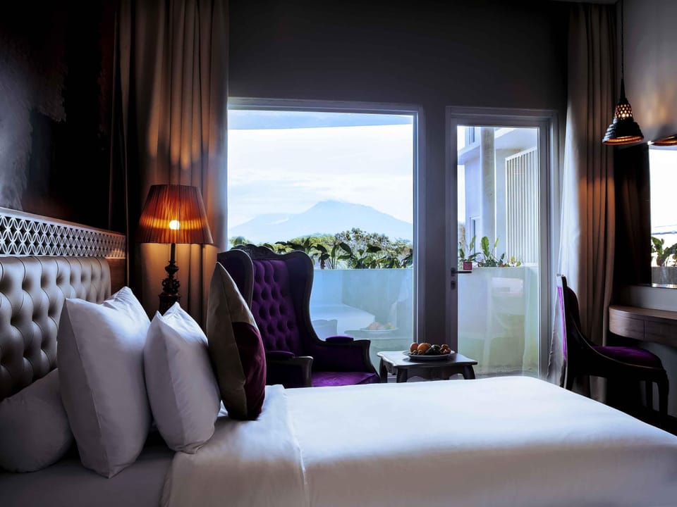 Superior Room, 1 Queen Bed, Balcony | Minibar, in-room safe, desk, blackout drapes