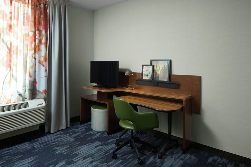 Premium bedding, in-room safe, desk, laptop workspace