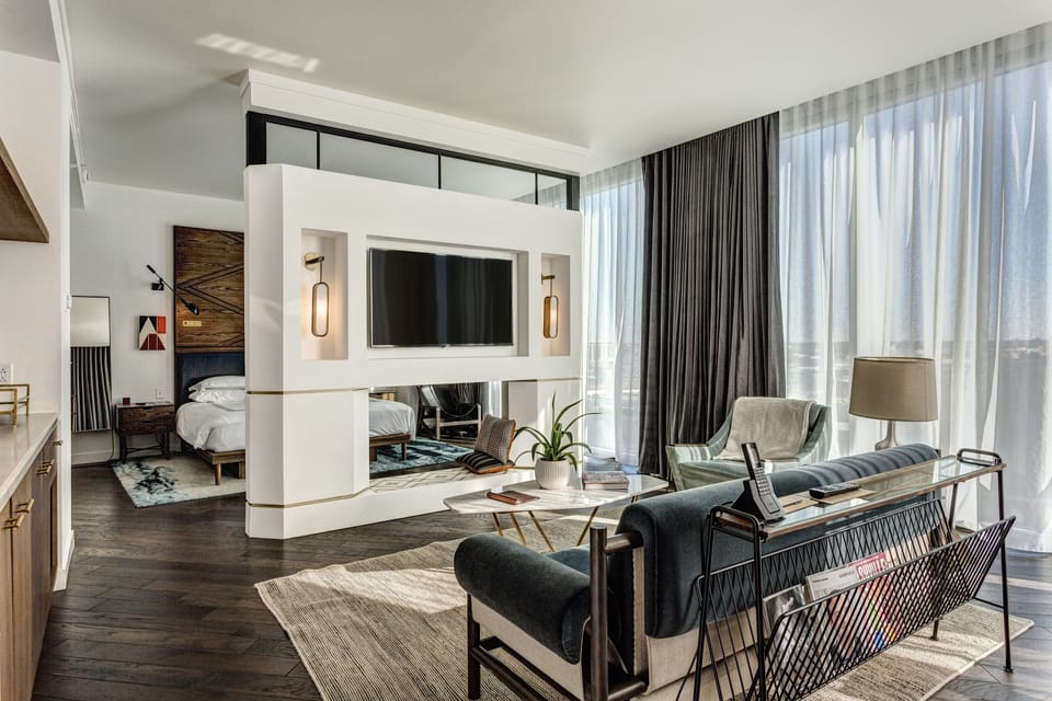 Executive Suite | Living area | 49-inch TV with satellite channels