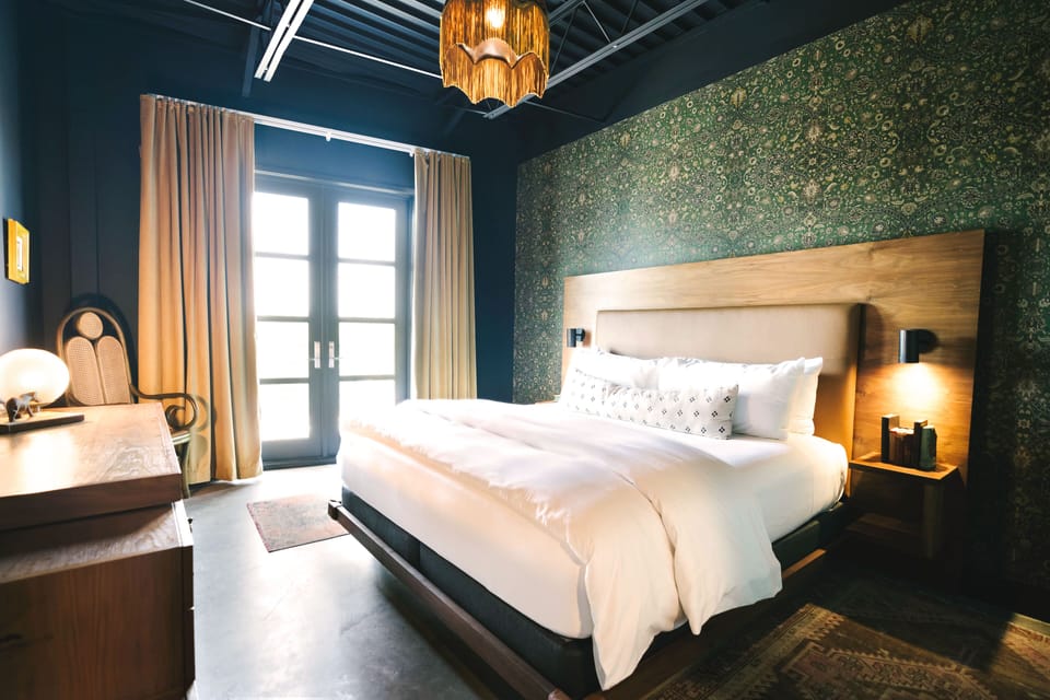 Deluxe Room, 1 King Bed, Non Smoking (Medium Plus) | Frette Italian sheets, premium bedding, down comforters