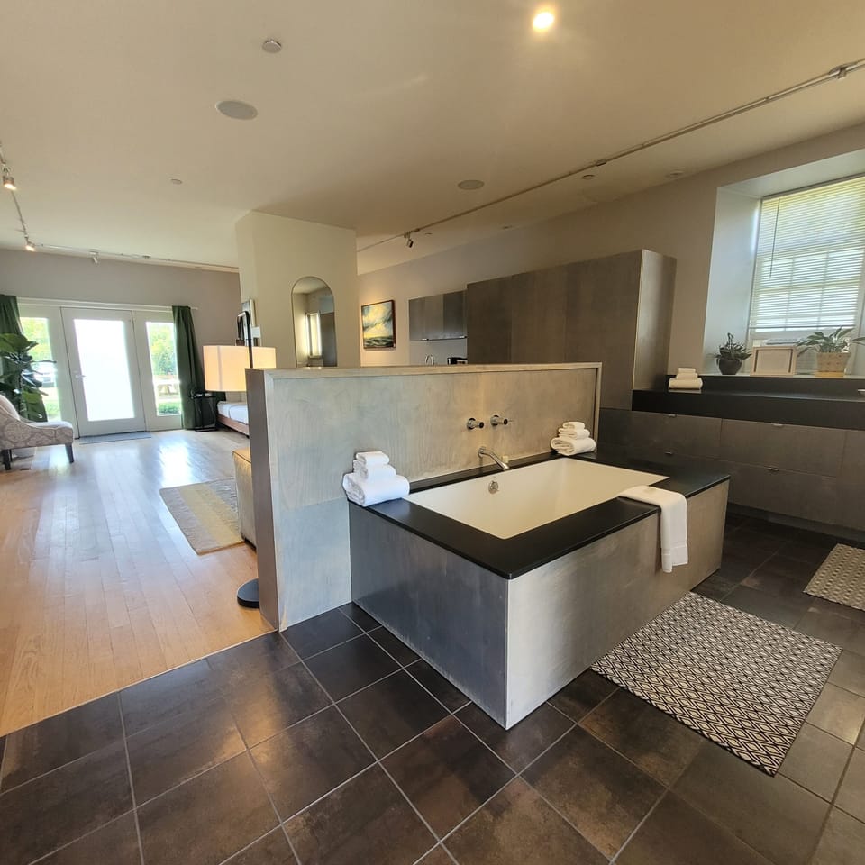 Studio Suite, 1 King Bed | Bathroom | Hair dryer, heated floors, towels