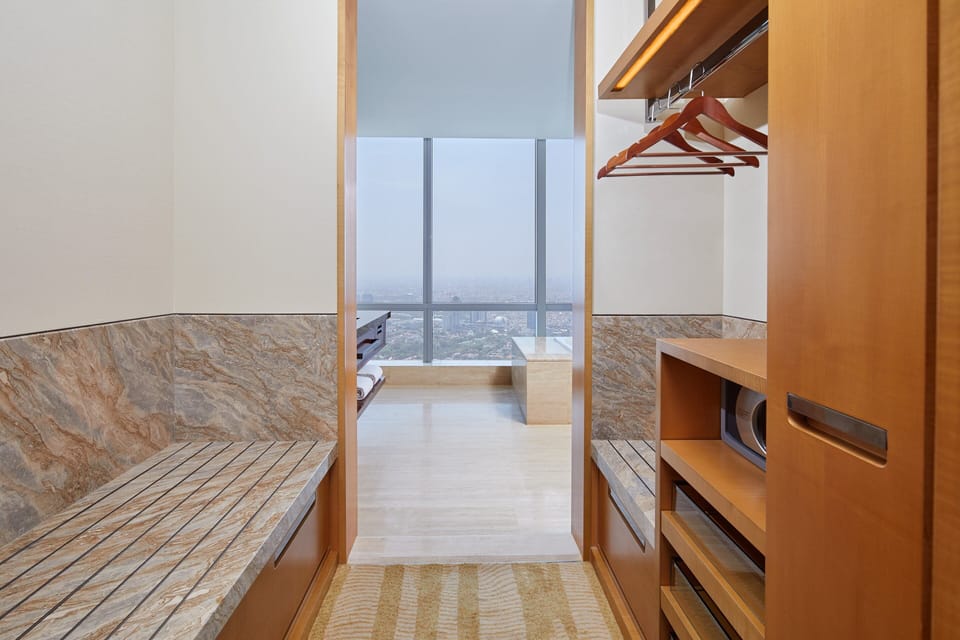 Premium bedding, down comforters, minibar, in-room safe