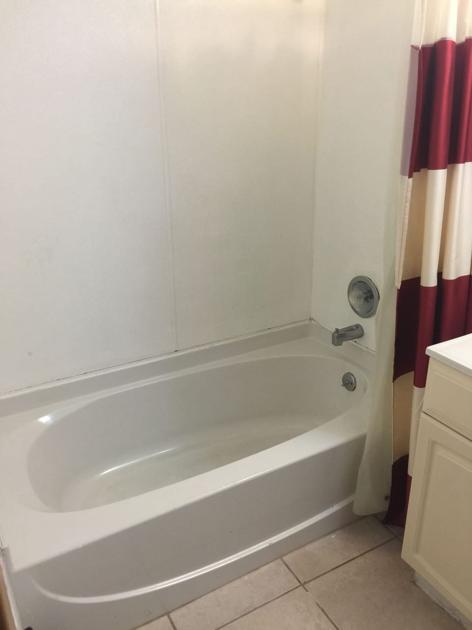 Bathtub, free toiletries, hair dryer, towels