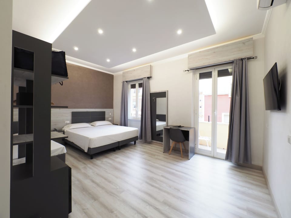 Triple Room | Hypo-allergenic bedding, minibar, in-room safe, desk