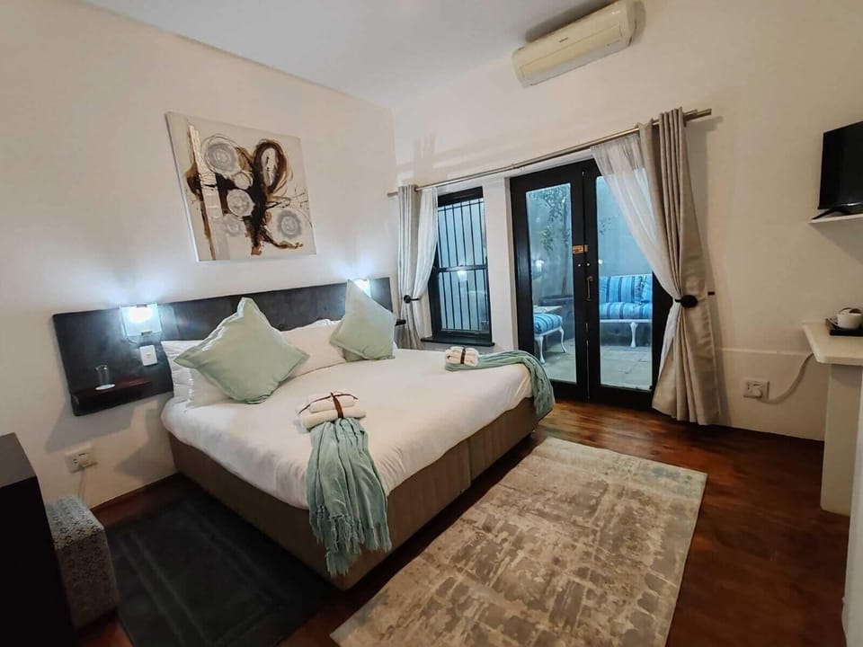 Standard Double Room | Egyptian cotton sheets, premium bedding, pillowtop beds, in-room safe