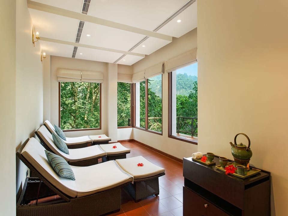 Couples treatment rooms, sauna, steam room, body treatments, facials