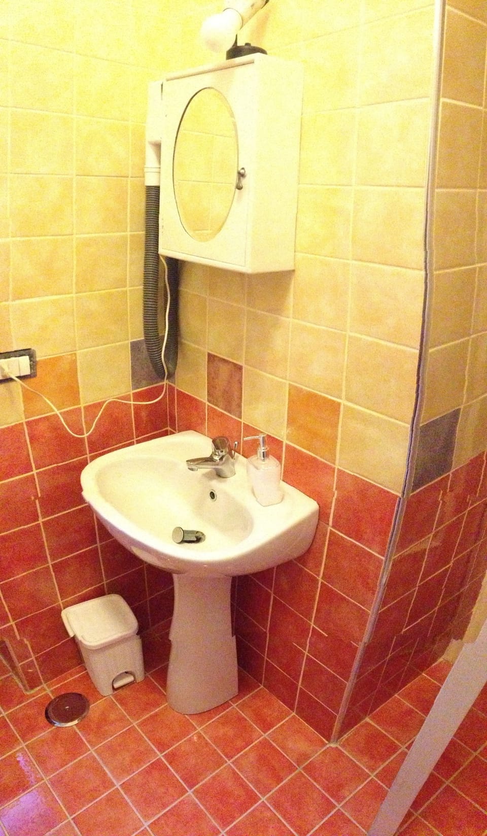 Romantic Double Room, 1 Queen Bed | Bathroom | Shower, free toiletries, hair dryer, bathrobes