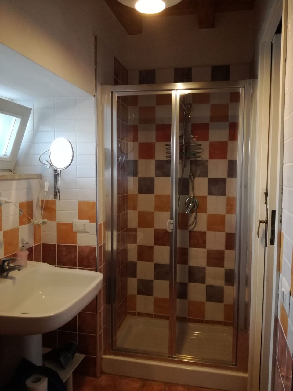 Family Quadruple Room | Bathroom shower