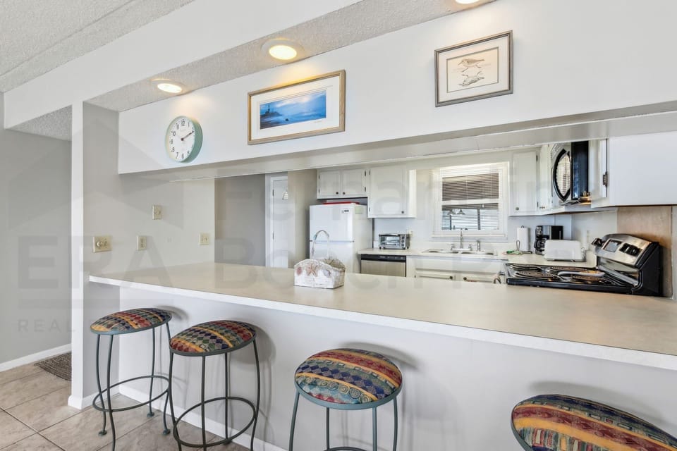 Condo, 2 Bedrooms | Private kitchen | Full-size fridge, microwave, oven, stovetop