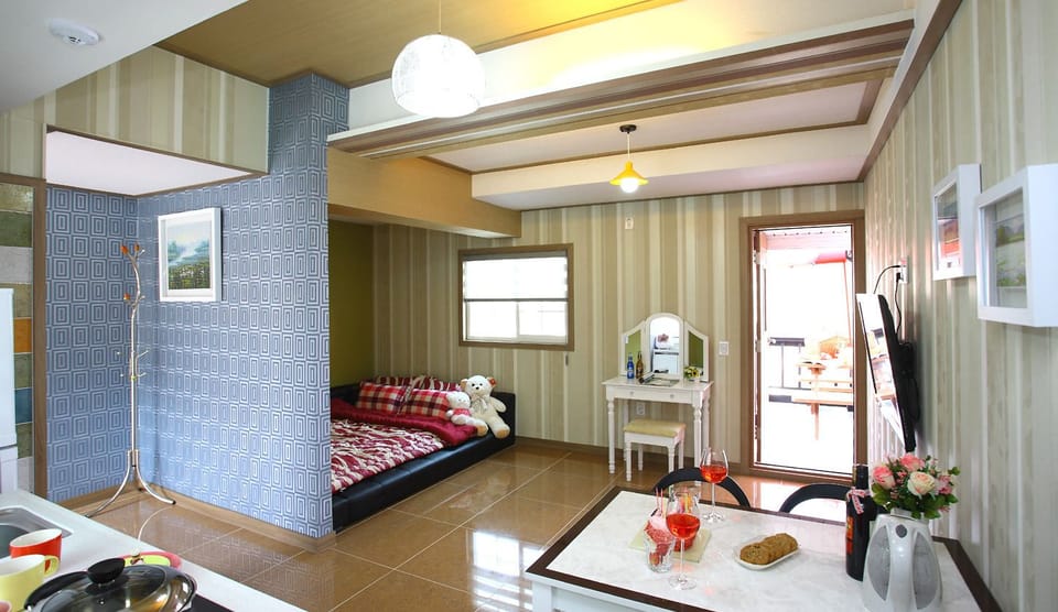 Superior Studio 202 | Living area | Flat-screen TV