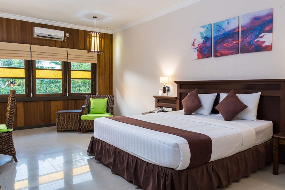 Deluxe Room, 1 King Bed | Premium bedding, desk, blackout drapes, soundproofing