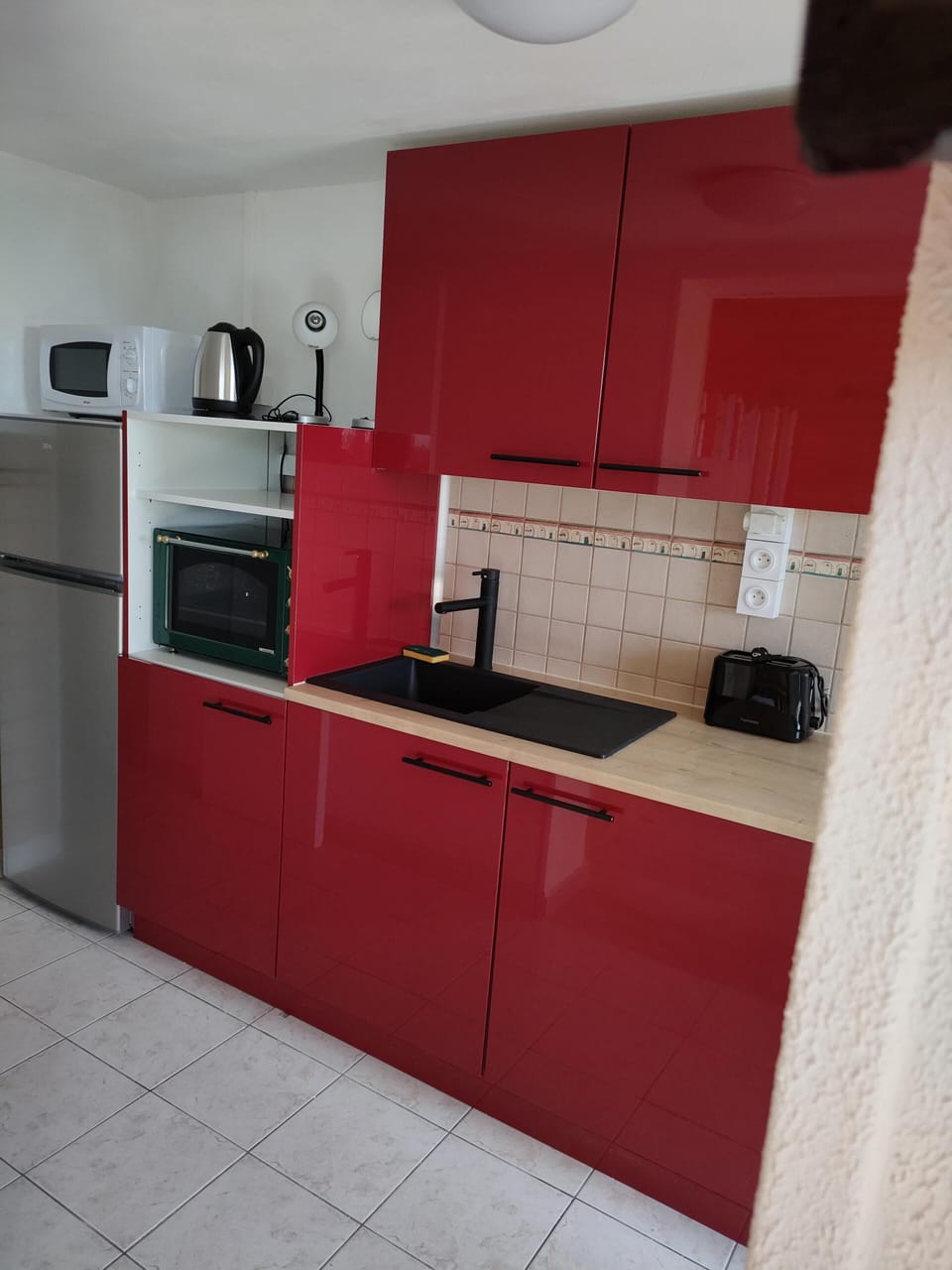 Cottage (Le Randonneur) | Private kitchen | Shared fridge, shared microwave, electric kettle