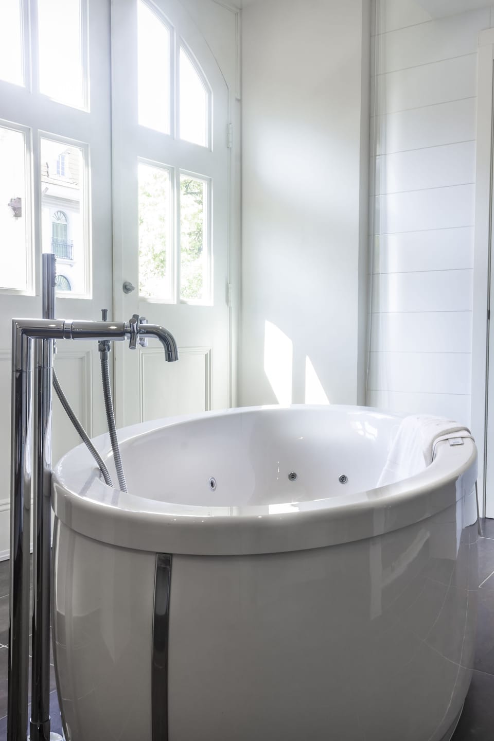 Suite, 1 King Bed | Jetted tub