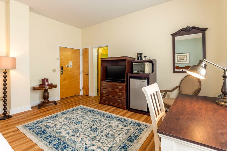 Standard Room, 2 Double Beds | Hypo-allergenic bedding, pillowtop beds, in-room safe
