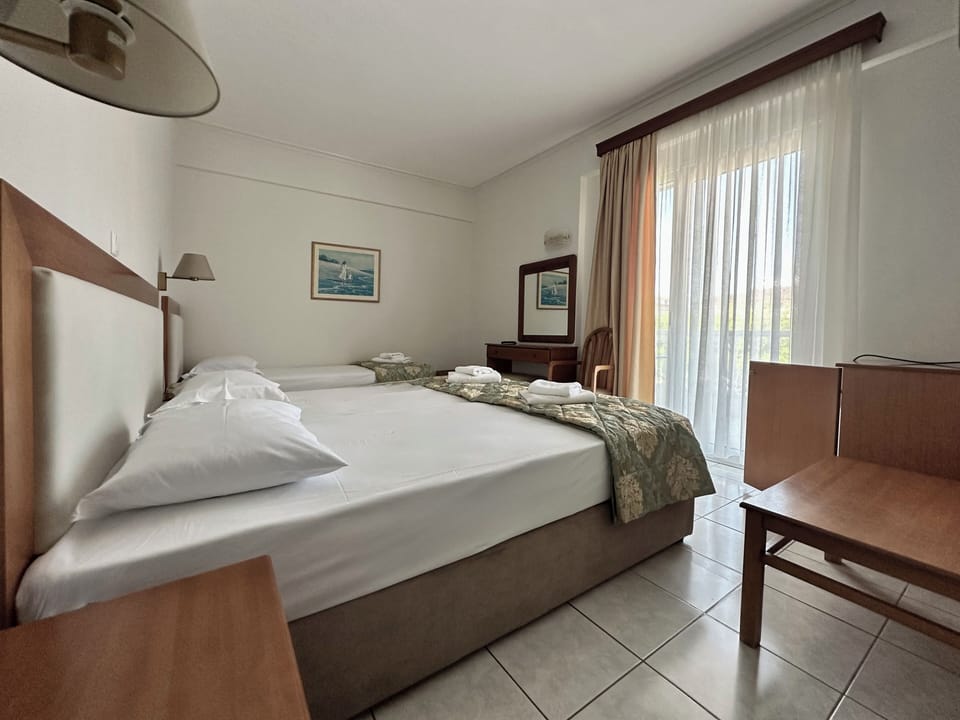 Triple Room | In-room safe, soundproofing, cribs (free), WiFi (free)