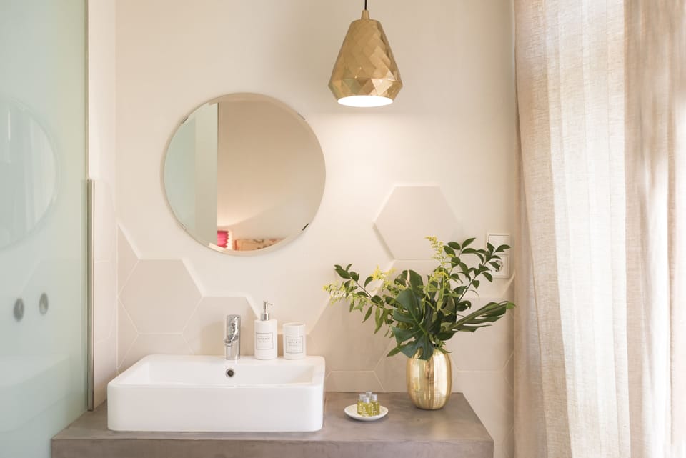 Twin Room | Bathroom sink
