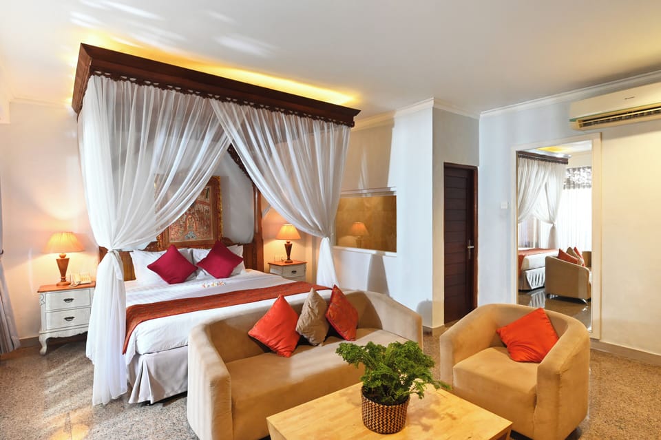 Suite | In-room safe, desk, cribs/infant beds, rollaway beds