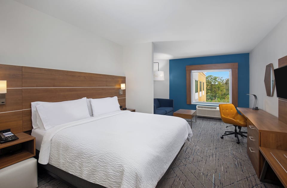 Suite, 1 King Bed with Sofa bed | In-room safe, desk, blackout drapes, iron/ironing board