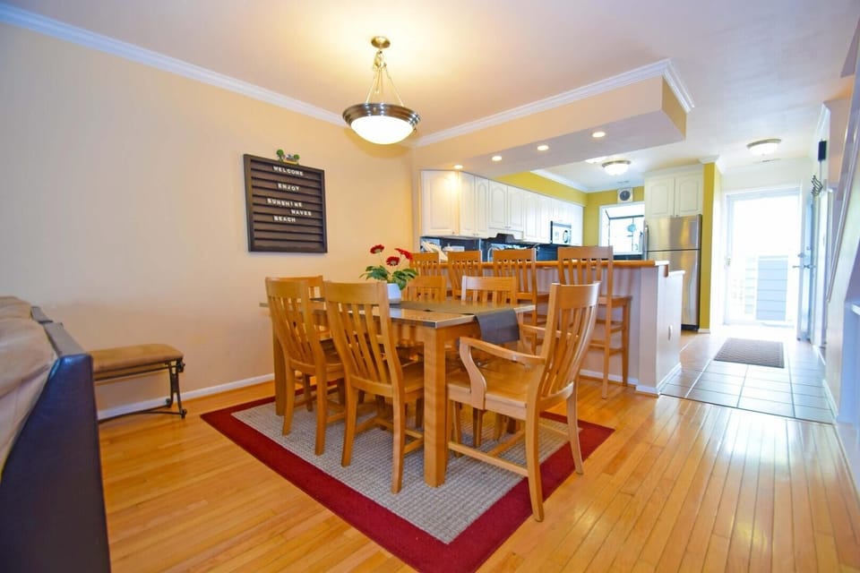 Townhome, 2 Bedrooms | Dining