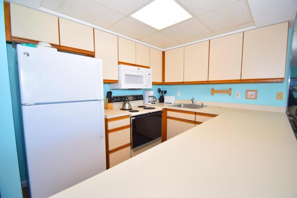 Condo, 2 Bedrooms | Private kitchen | Full-size fridge, microwave, stovetop, coffee/tea maker
