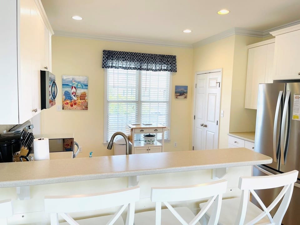 House, 4 Bedrooms | Private kitchen | Full-size fridge, microwave, oven, stovetop