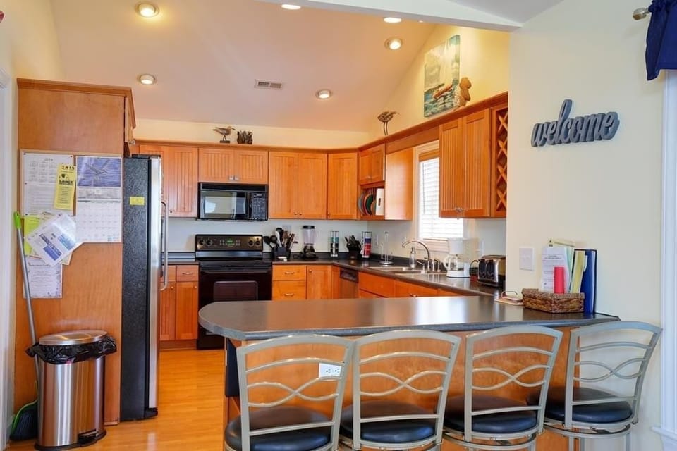 House, 3 Bedrooms | Private kitchen | Fridge, microwave, oven, dishwasher