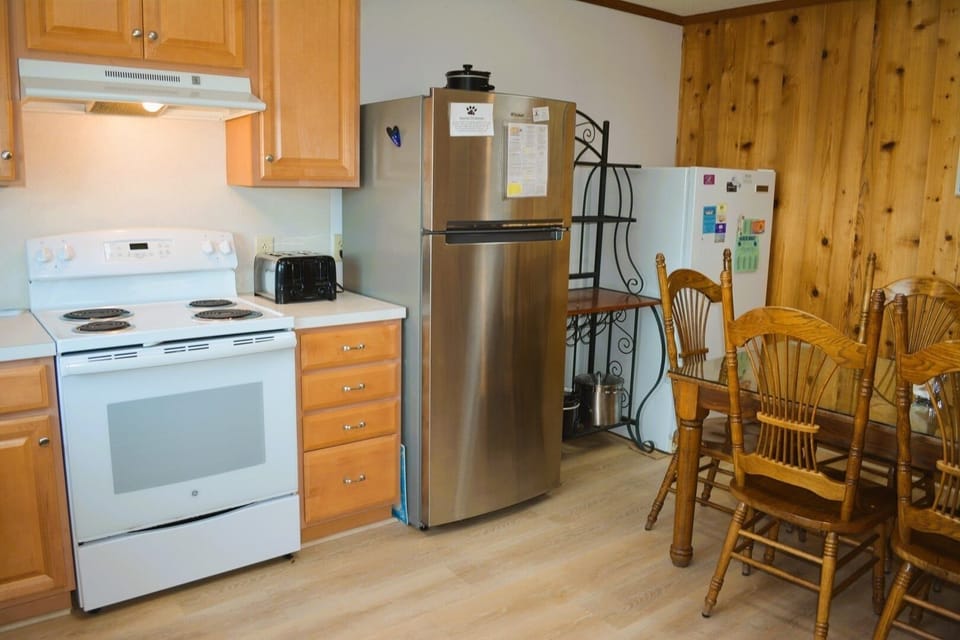House, 2 Bedrooms | Private kitchen | Coffee/tea maker, full-size fridge, microwave, oven