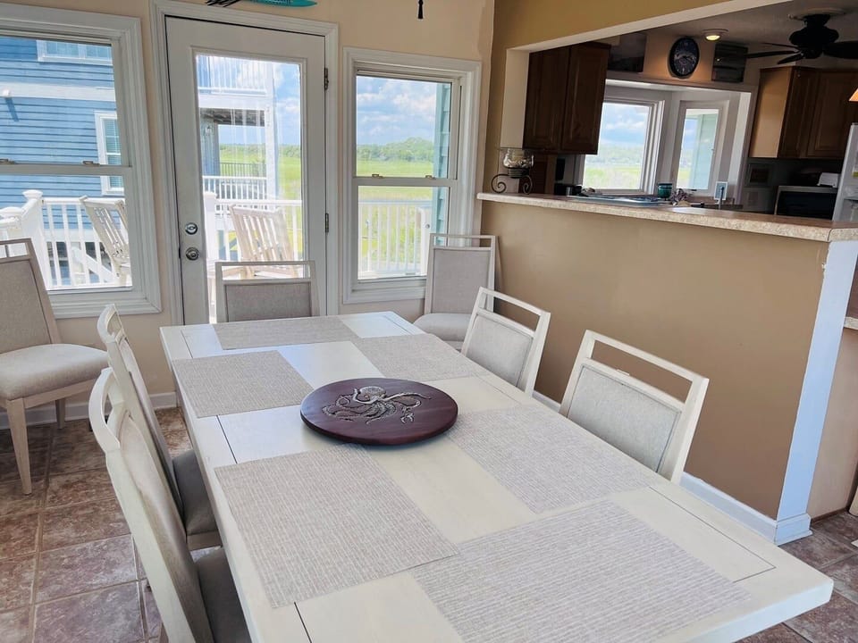 House, 2 Bedrooms | Dining