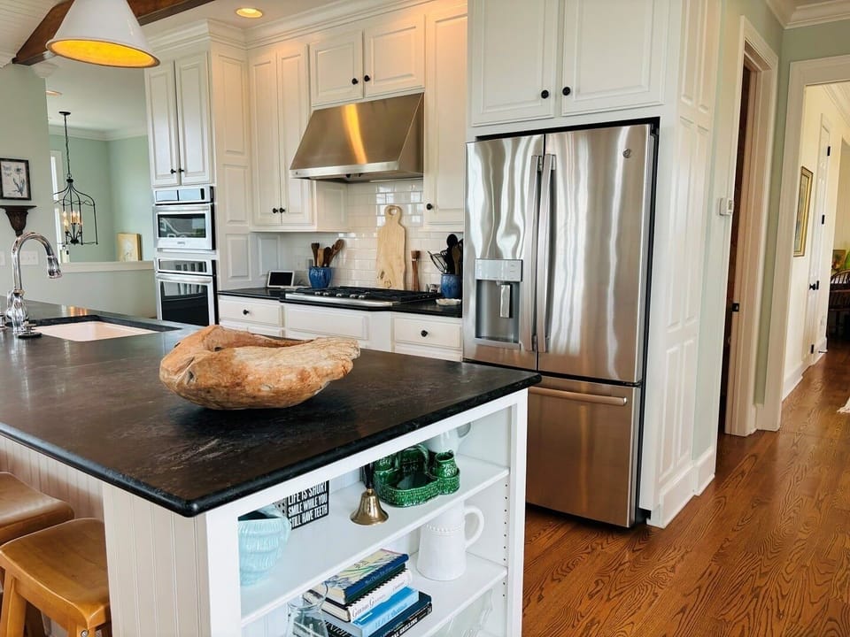 House, 5 Bedrooms | Private kitchen | Coffee/tea maker, full-size fridge, microwave, oven
