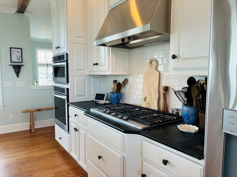 House, 5 Bedrooms | Private kitchen | Coffee/tea maker, full-size fridge, microwave, oven