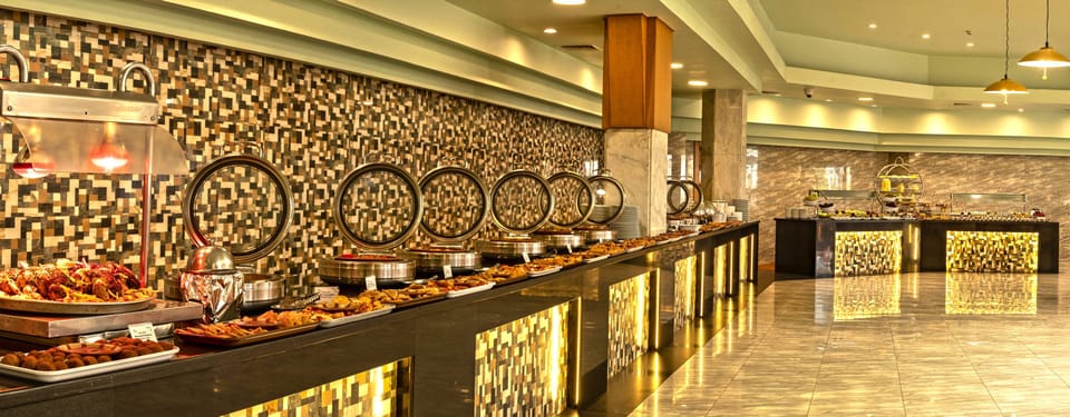 5 restaurants; breakfast, lunch, and dinner served