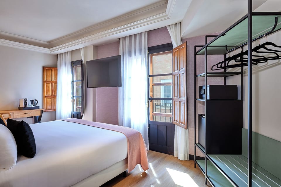 Deluxe Room | Premium bedding, minibar, in-room safe, desk