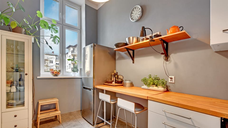 Saltic Apartment Happy Hours (address: ul. Sobieskiego 35/A1) | Private kitchen | Coffee/tea maker, full-size fridge, microwave, stovetop