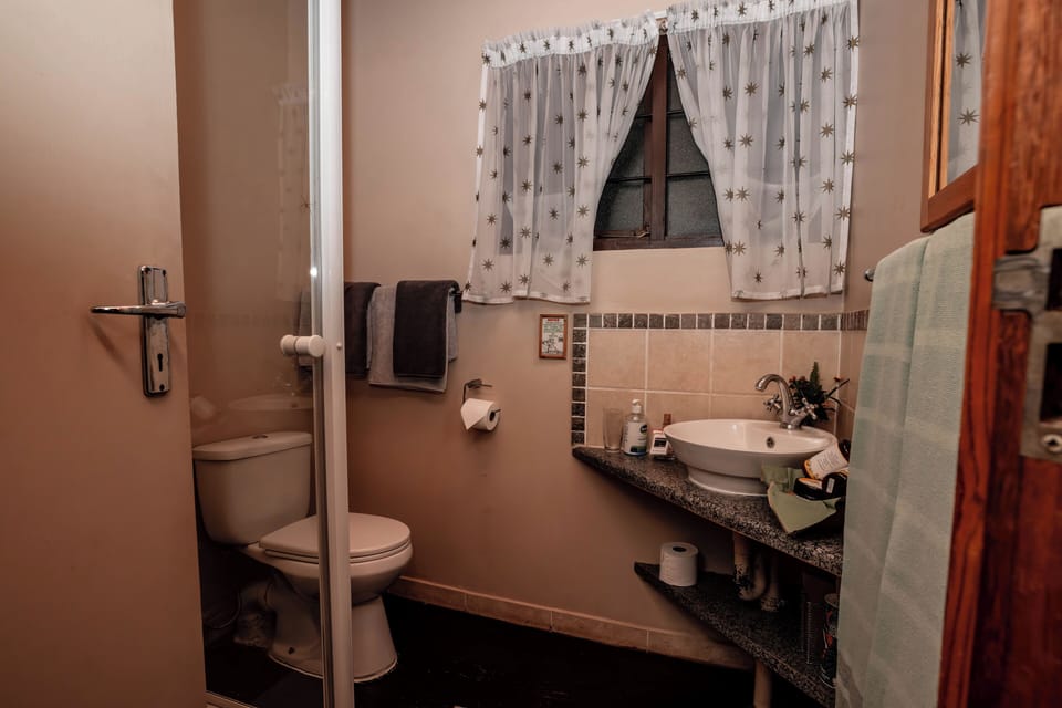 Comfort Cottage, 1 Bedroom | Bathroom | Free toiletries, hair dryer, towels, soap