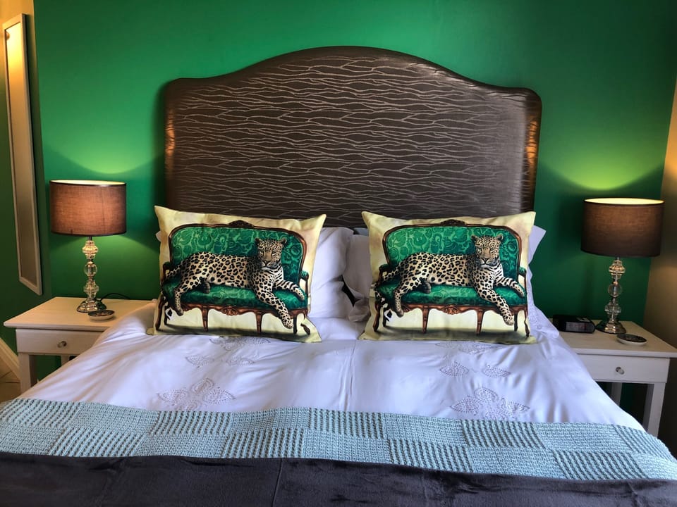 Studio Suite (Leopard Studio) | 1 bedroom, in-room safe, desk, free WiFi