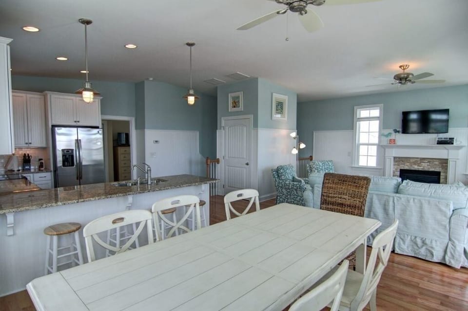 House, 4 Bedrooms | Dining