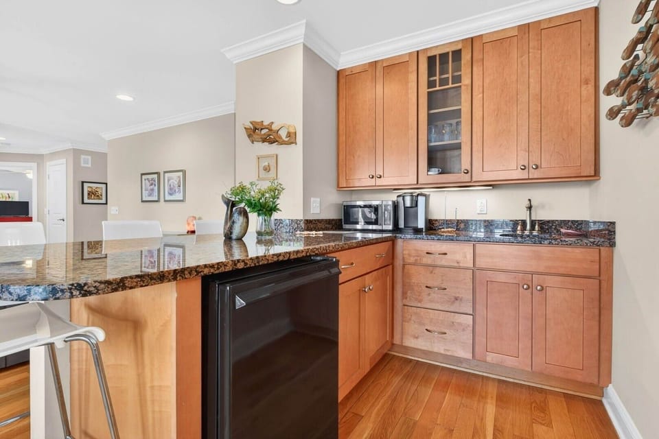 House, 5 Bedrooms | Private kitchen | Coffee/tea maker, full-size fridge, microwave, oven