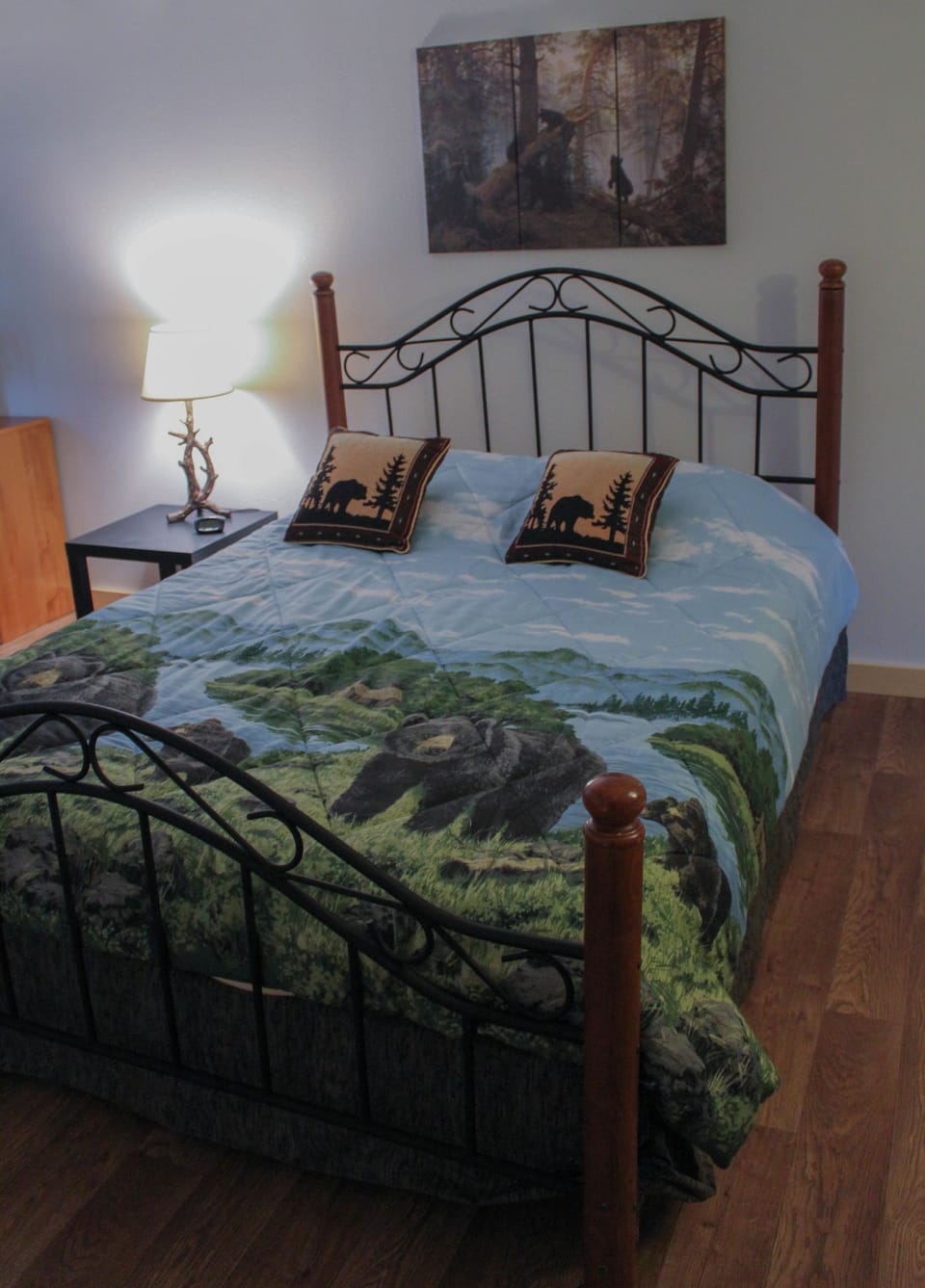 Bear Room | Individually decorated, individually furnished, desk, laptop workspace