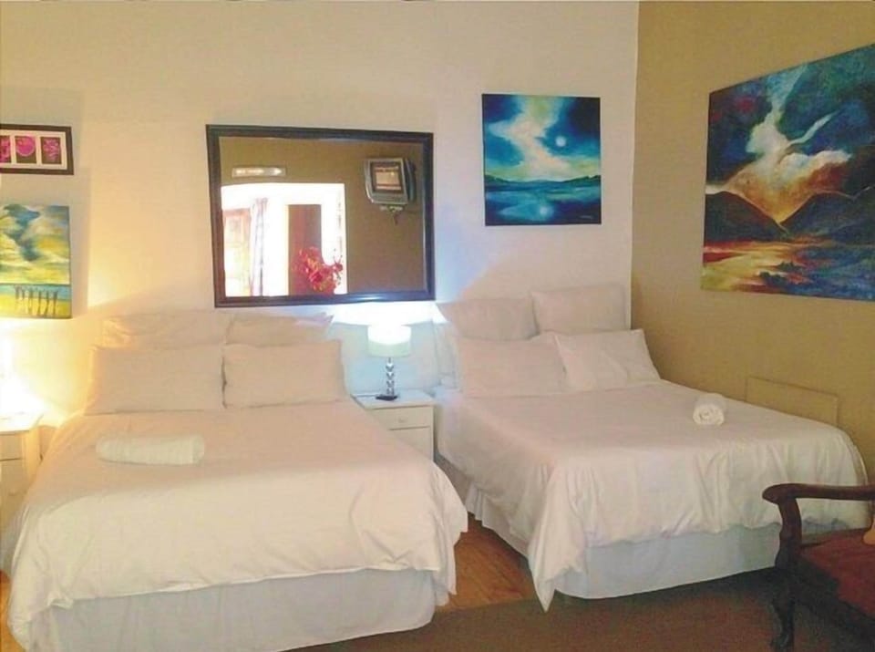 Iron/ironing board, WiFi (free)
